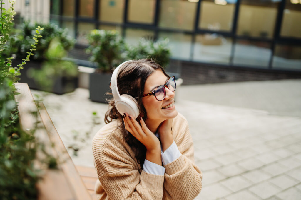 Girl listening to an Audiobook on the Hoopla App